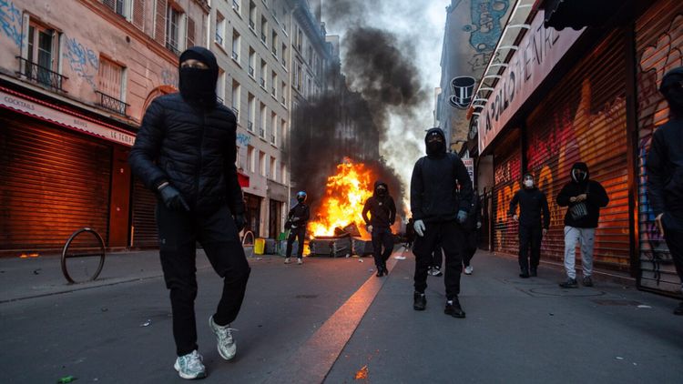 Incredibil! Ce au putut să fure vandalii din Paris