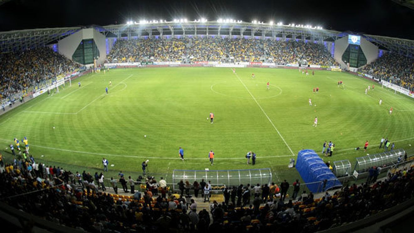 Național Arena, noua casă a tricolorilor! ** Sandu a vrut să ducă echipa la Ploiești, dar i s-a dat o replică de necrezut: "Ce sens avea să mergem acolo?"