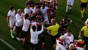 Bătaie generală în meciul Rapidului cu Shanghai Port! Fotbalistul lui Şumudică a fost eliminat