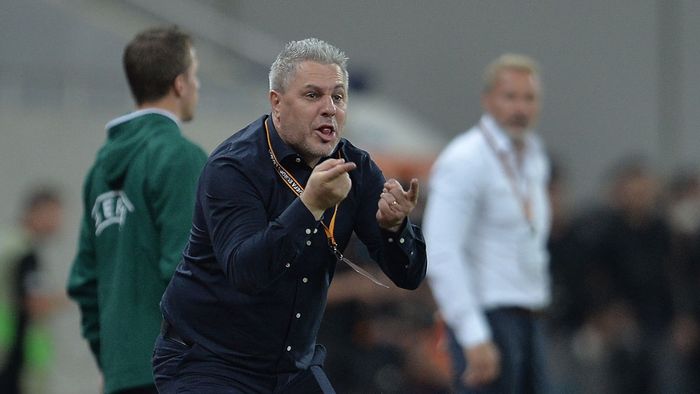 Șumudică lovește din nou: "Nu am cum să țin pumnii Stelei, această echipă nu m-ar bucura nici dacă va câștiga Champions League!" Cum și-a motivat jucătorii pentru meciul CAPITAL cu Austria Viena: "Ă‚sta e șarmul meu!"