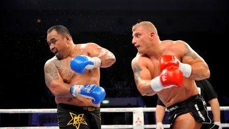 Cătinaș și Moroșanu și-au învins adversarii la gala Superkombat Final Elimination, de la Ploiești