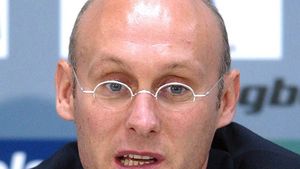 Bernard Laporte: "Fiecare copil francez de 12 ani trebuie să știe să înoate"