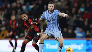 „La fiecare greșeală a lui Radu Drăgușin, Tottenham ia gol”. Ce notă umilitoare a primit românul, după numai 45 de minute, în meciul cu Bournemouth