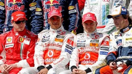 Pe cine pariați duminică?