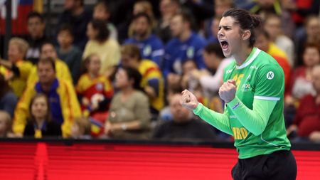 Denisa Dedu: „Cristina Neagu mai avea puțin și era urcată în tribune!”