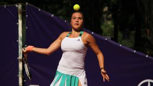Povestea meciului zilei la BRD Bucharest Open. Carla Suarez Navarro trece de Gabi Ruse cu sânge rece de Top 10. Iberica a închis meciul în doi timpi, după revenirea superbă a româncei, cu patru game-uri consecutive în manșa secundă