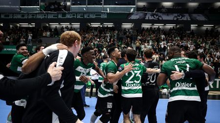 Dinamo, înfrângere dramatică pe terenul lui Sporting în EHF European League și accidentare gravă a vedetei! Obiectivul lui Xavi Pascual este în pericol. Constanța, aproape de o minune cu Fuchse Berlin