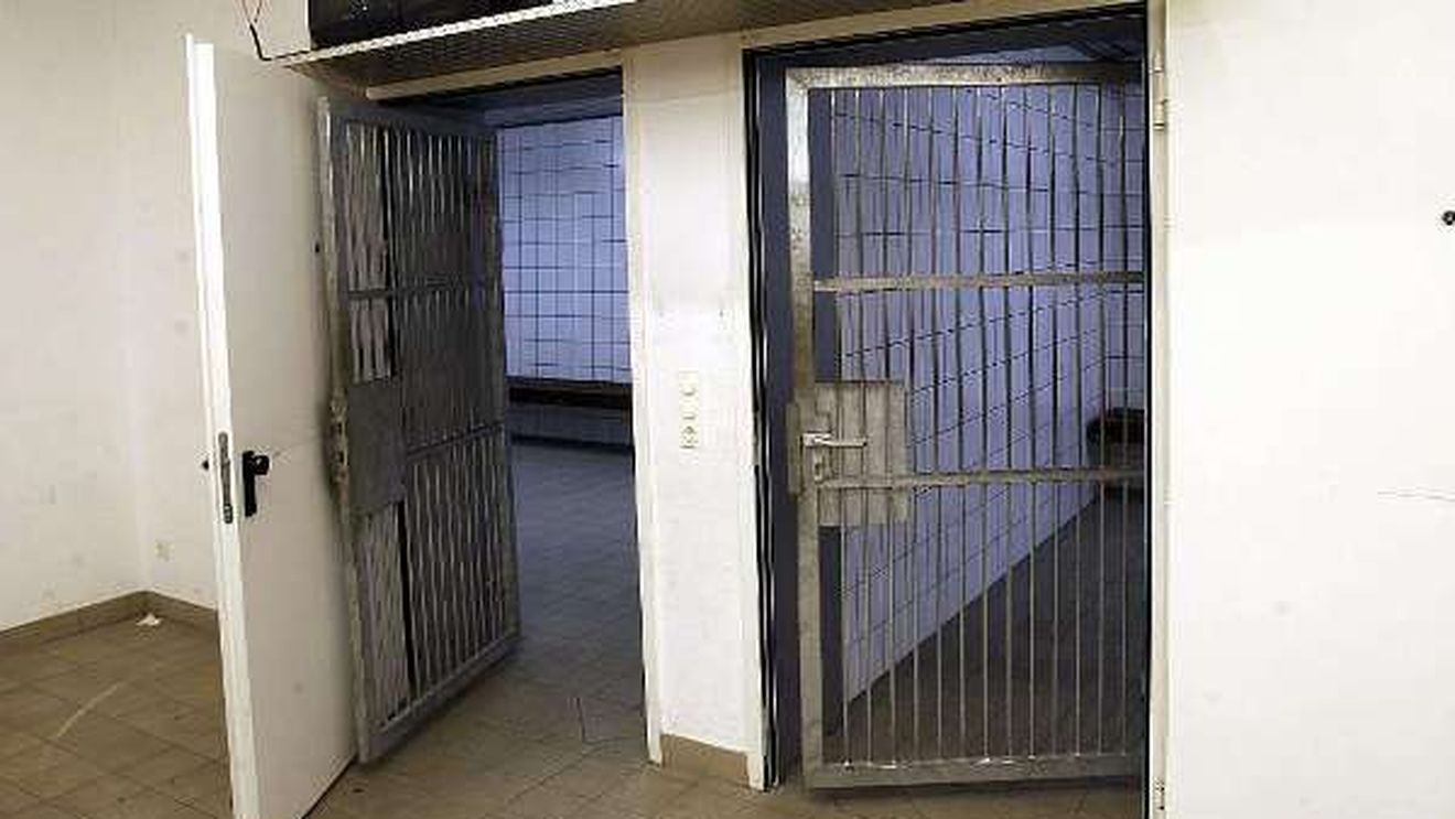 Motivul pentru care la 99% dintre meciurile din Bundesliga apare "sold out"!** Nemții duc disciplina la extrem: au inventat arenele dotate cu închisori proprii 