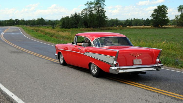 Nadia Comăneci, dată pe spate de un Chevrolet din 1957: „Cineva iubeşte maşinile de epocă”