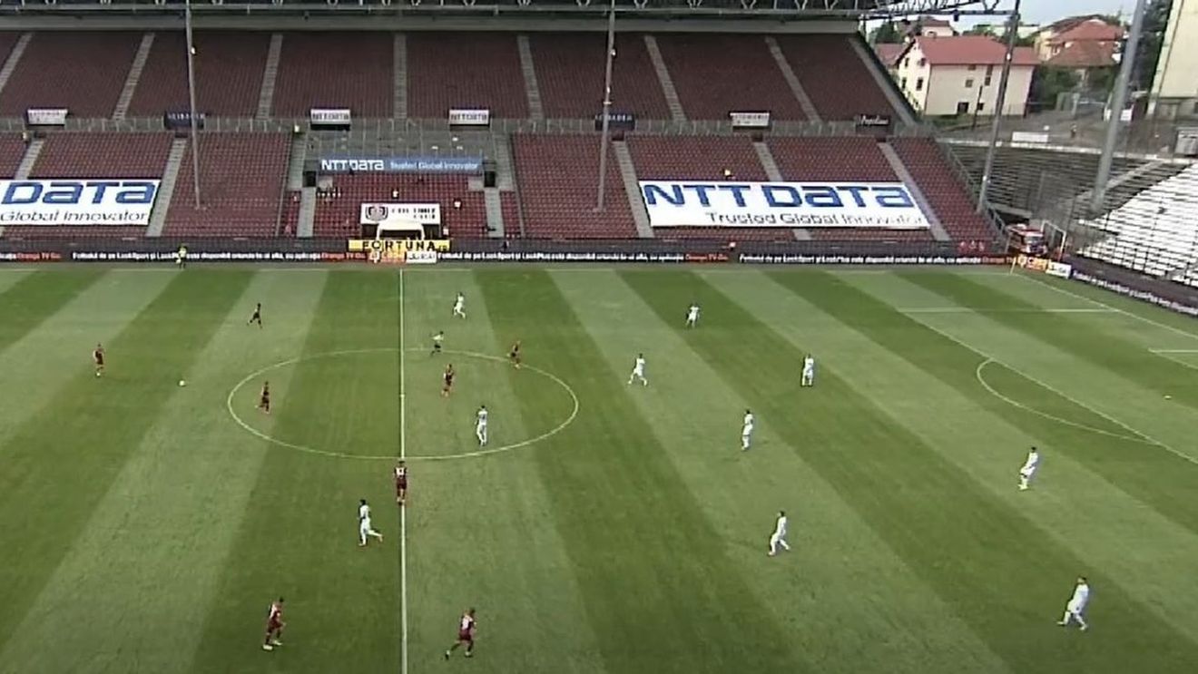 Imaginea zilei în Liga 1! Pe modelul Bundesliga, „suporterii” și-au făcut loc în tribune la CFR Cluj - FCSB | FOTO