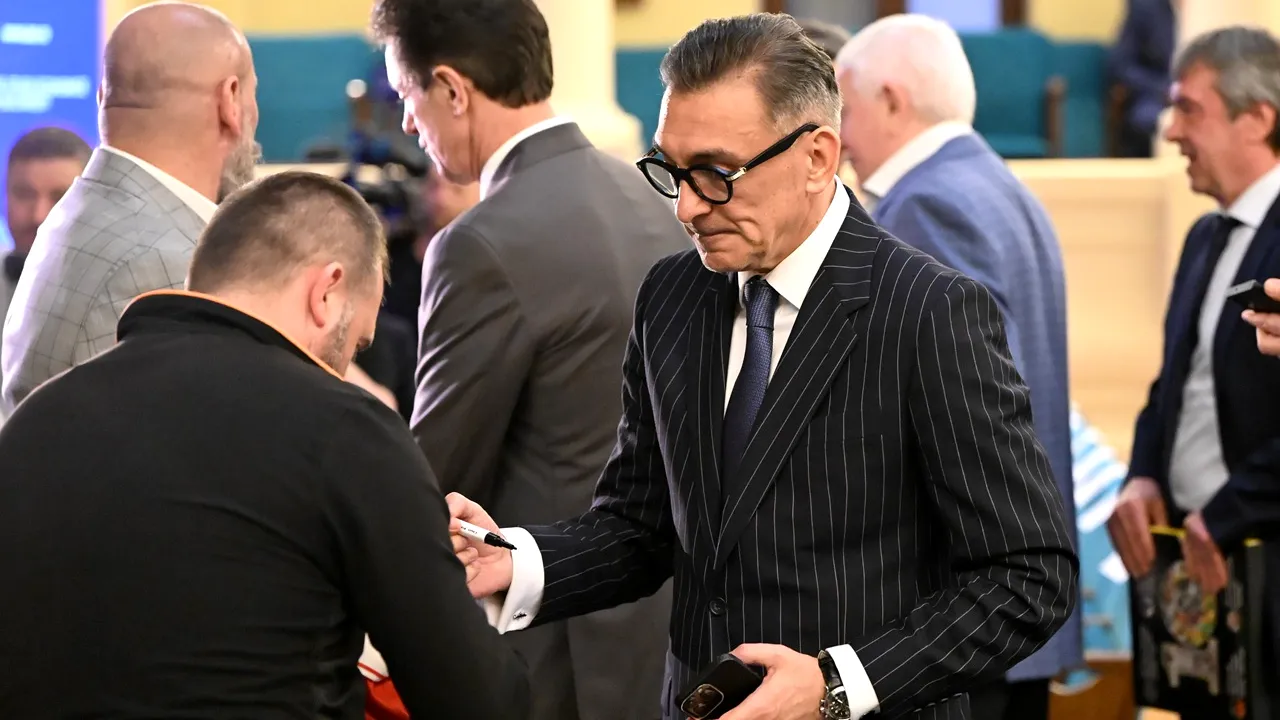 Ilie Dumitrescu, rugat de Gigi Becali, în direct, să-l ajute în campania de transferuri pentru Champions League: „Mai dă şi tu un telefon, mai zi un jucător”