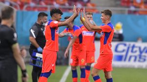 Florinel Coman e zeu, Tavi Popescu e zero! Fanii l-au desemnat pe șeptar cea mai bună extremă stânga a roș-albaștrilor din ultimele decenii, în timp ce jucătorul pe care Gigi Becali voia 50 milioane de euro a primit 0,5% din voturi, preferat de doar 11 suporteri! EXCLUSIV