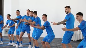 Voie bună la Universitatea Craiova înaintea meciului cu Chindia! Jucătorii au râs copios la un joc reinventat | GALERIE FOTO