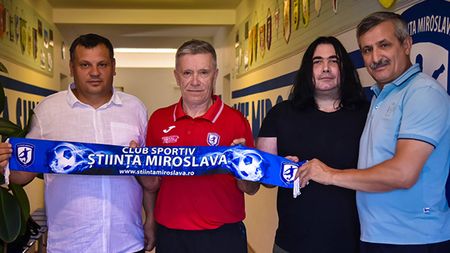 Un antrenor român cu o experiență de două decenii în Asia și Africa, fost selecționer, numit ”principal” în Liga 3! ”Trebuie să plătesc înapoi fotbalului românesc ceea ce el mi-a oferit”