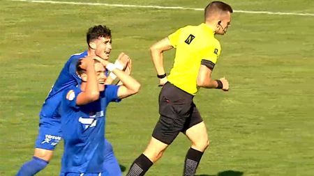 FK Miercurea Ciuc, ajutată de arbitru să câștige un meci cu ”copii”. A anulat un gol valabil, iar puștii Unirii Constanța s-au pus în genunchi. Spectator: ”Băi, nesimțitule, băi!”