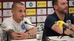 Mitriță, noul căpitan al Craiovei, e optimist înaintea meciului cu CFR Cluj: "Vrem să ne batem pentru acest trofeu". Ce spune despre o posibilă plecare a sa din Bănie