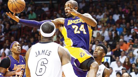 Kobe a urcat pe 4!** Bryant mai are doar 858 de puncte să-l ajungă pe Michael Jordan
