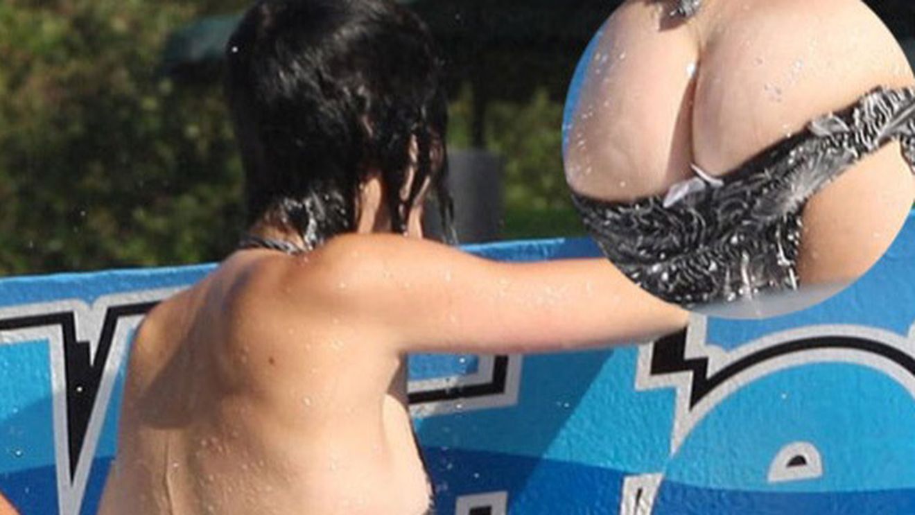 De asta i se spune "Money" Mayweather. Boxerul și-a făcut super publicitate aproape gratis, angajând o stripteuză