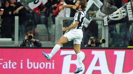 "Iisus al fotbalului" a oferit momentul serii în Europa!** Gestul lui Pirlo a aruncat în aer stadionul