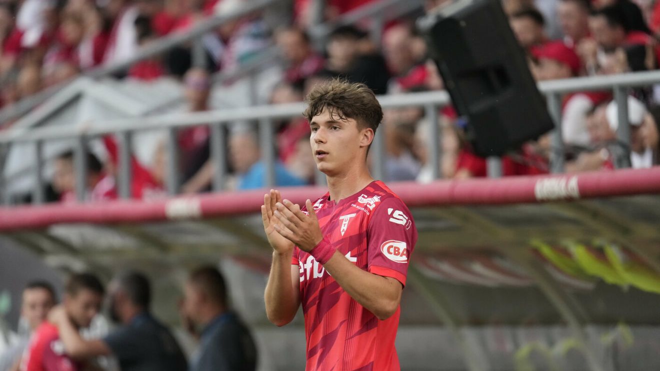 Mircea Rednic vrea să-i amâne transferul lui Rareș Pop la Rapid! Fotbalistul e și el îndrăgostit de UTA Arad: „Aici e diferit față de restul lumii!”