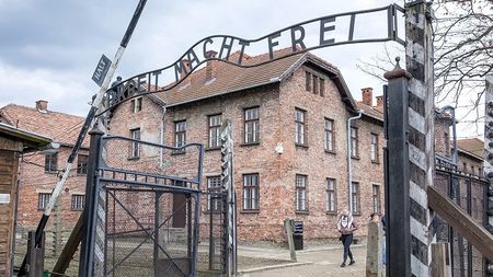 S-au săturat și trec la măsuri unice. "Gigantul" Europei care își trimite fanii la Auschwitz: "Puteți petrece timp în lagărul de concentrare pentru a înțelege că ați greșit"