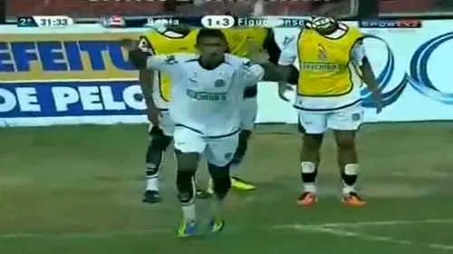 Două decizii stupide în 10 secunde!** Un jucător și un arbitru din Brazilia au reinventat fotbalul!