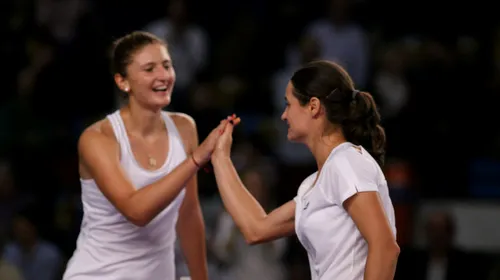 România s-a calificat în semifinalele Fed Cup! Victorie uriașă în fața deținătoarei trofeului: Begu și Niculescu au luptat, au câștigat și au declanșat hora bucuriei. Cehia – România 2-3, la Ostrava | VIDEO