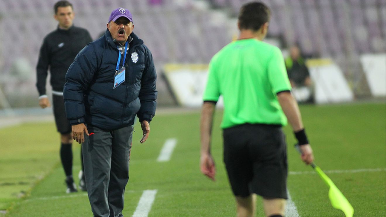 "Am informațiile mele de la Collina". Ionuț Popa știe deja cine îl va arbitra luni meciul ACS Poli - Dinamo. Antrenorul sugerează că "fluierașii" îi vor cu orice preț pe "câini" în play-off