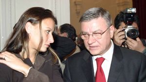 Ancheta DIICOT în fotbal | Banii UEFA, scoși din circuit printr-un contract de consultanță cu Raluca Sandu. Moda consultanței în fotbal și cazul milionului de la FIFA dispărut în Guatemala