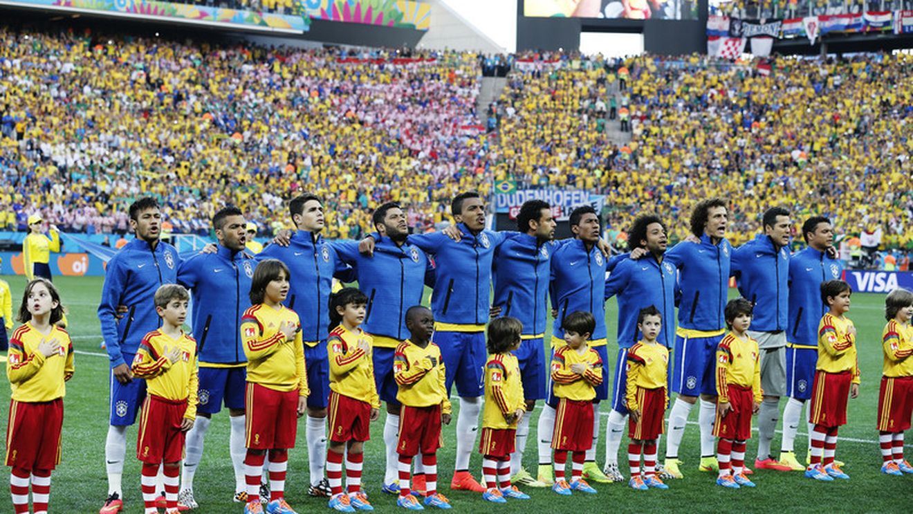 Moment UNIC la debutul CM. S-a abținut cu greu să nu plângă, dar emoțiile l-au copleșit. Jucătorul pus într-o situație imposibilă