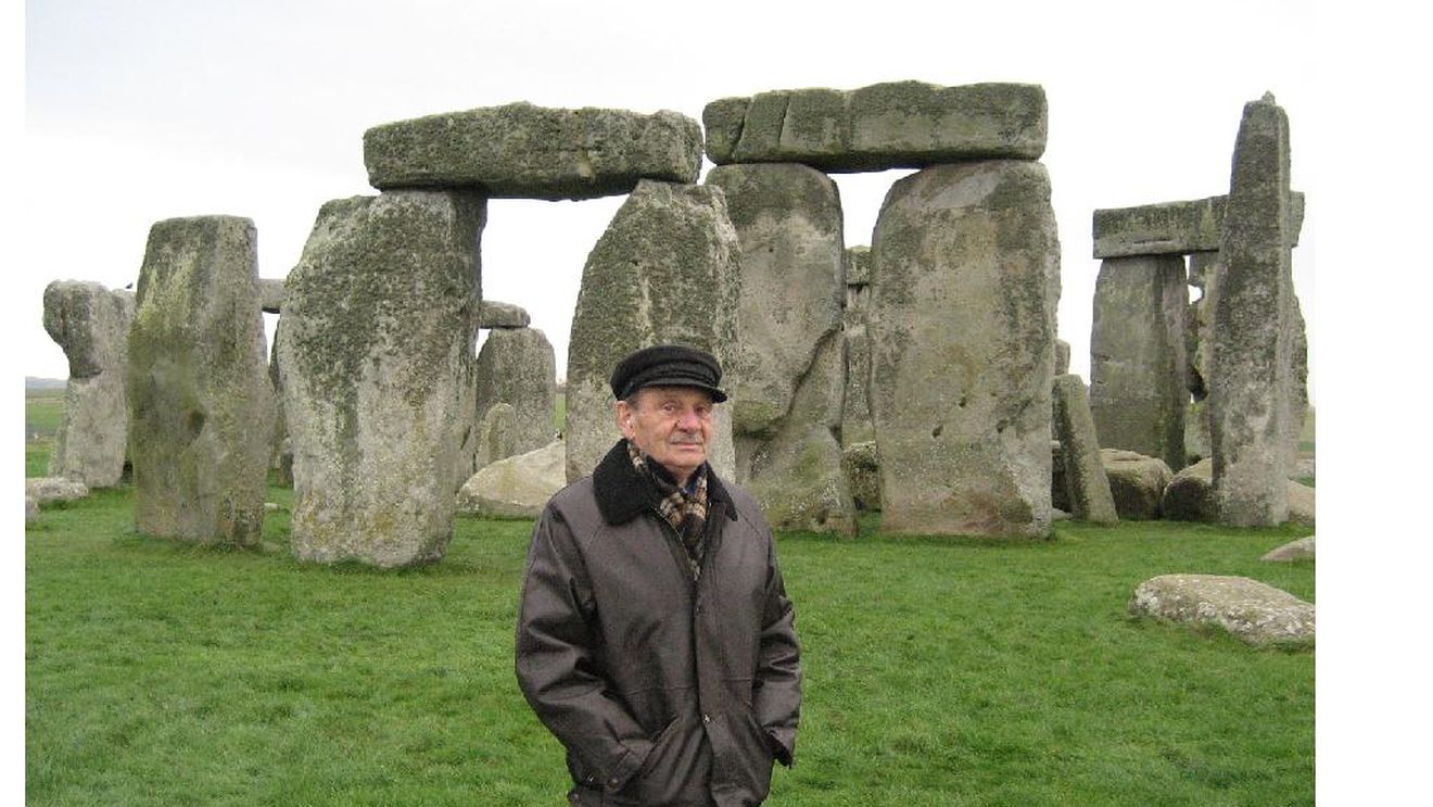 Povestea incredibilă a deținutului care, în 1953, a ascuns mesaje în cutii de conserve zidite în tribuna stadionului din Constanța. ”M-a arestat Securitatea după ce m-a turnat un camarad că voiam să fug în munți, la partizani. Am luat bătaie cât să nu leșin. Am scris gânduri și poezii despre viața și teroarea din pușcărie”. Dorința lui Ionel Burticel, la 92 ani: ”Aș vrea să-i strâng mâna lui Hagi” | EXCLUSIV