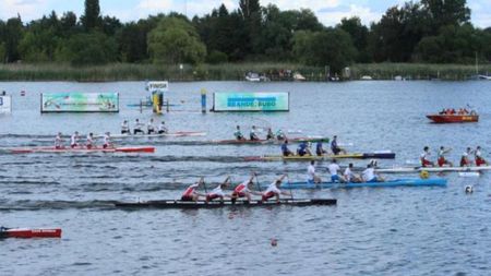 Scandal la Europenele de kaiac canoe. Românii, descalificați după ce au cucerit argintul la canoe patru: "Când ești român, ești marginalizat"