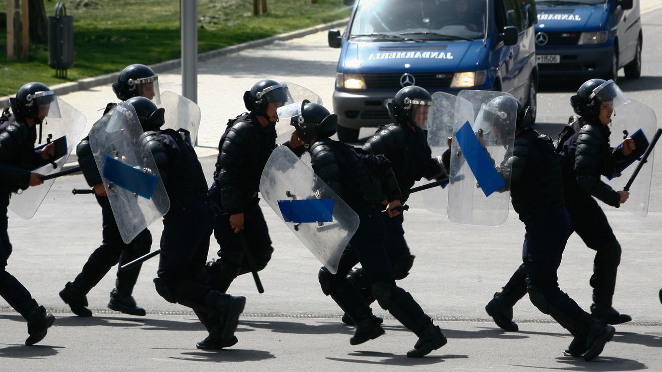 Peste 300 de jandarmi vor asigura măsurile de ordine publică la meciul România - Slovacia