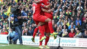 "SS" Liverpool. Sterling și Suarez au adus victoria "cormoranilor" la Norwich, iar Liverpool a ajuns la 11 victorii consecutive 