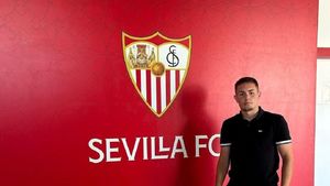 Transfer bombă pentru un fotbalist român de care nimeni nu a auzit! A semnat cu FC Sevilla, câștigătoarea Europa League