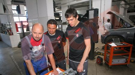 FOTO** "Câinii" și-au luat "viteză" înaintea finalei! Cum i-au "amenințat" steliștii din Brașov: