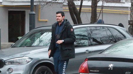 Victor Hănescu, în vizită la o blondă misterioasă. Cum își umple timpul fostul tenismen | FOTO EXCLUSIV