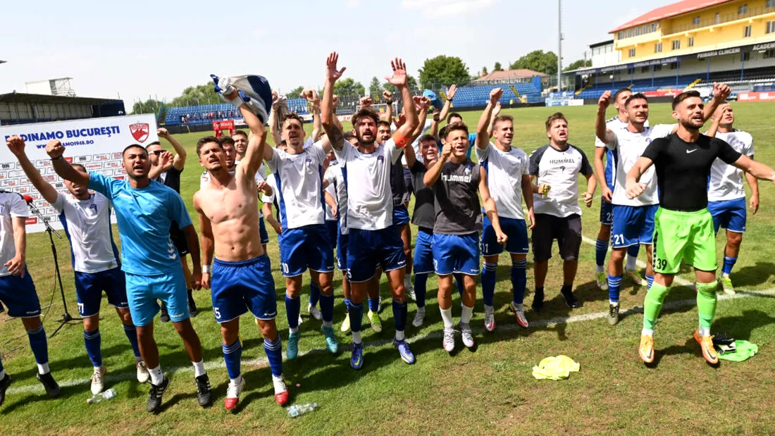 VIDEO | Unirea Dej a sărbătorit victoria cu Dinamo cu mii de spectatori. Cum a fost primită acasă echipa lui Dragoș Militaru