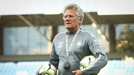 Negociere incredibilă în direct, la TV, între Ilie Dumitrescu și Loți Boloni: Mister l-a ofertat pe fostul selecționer al României pentru a fi antrenor la echipa sa!