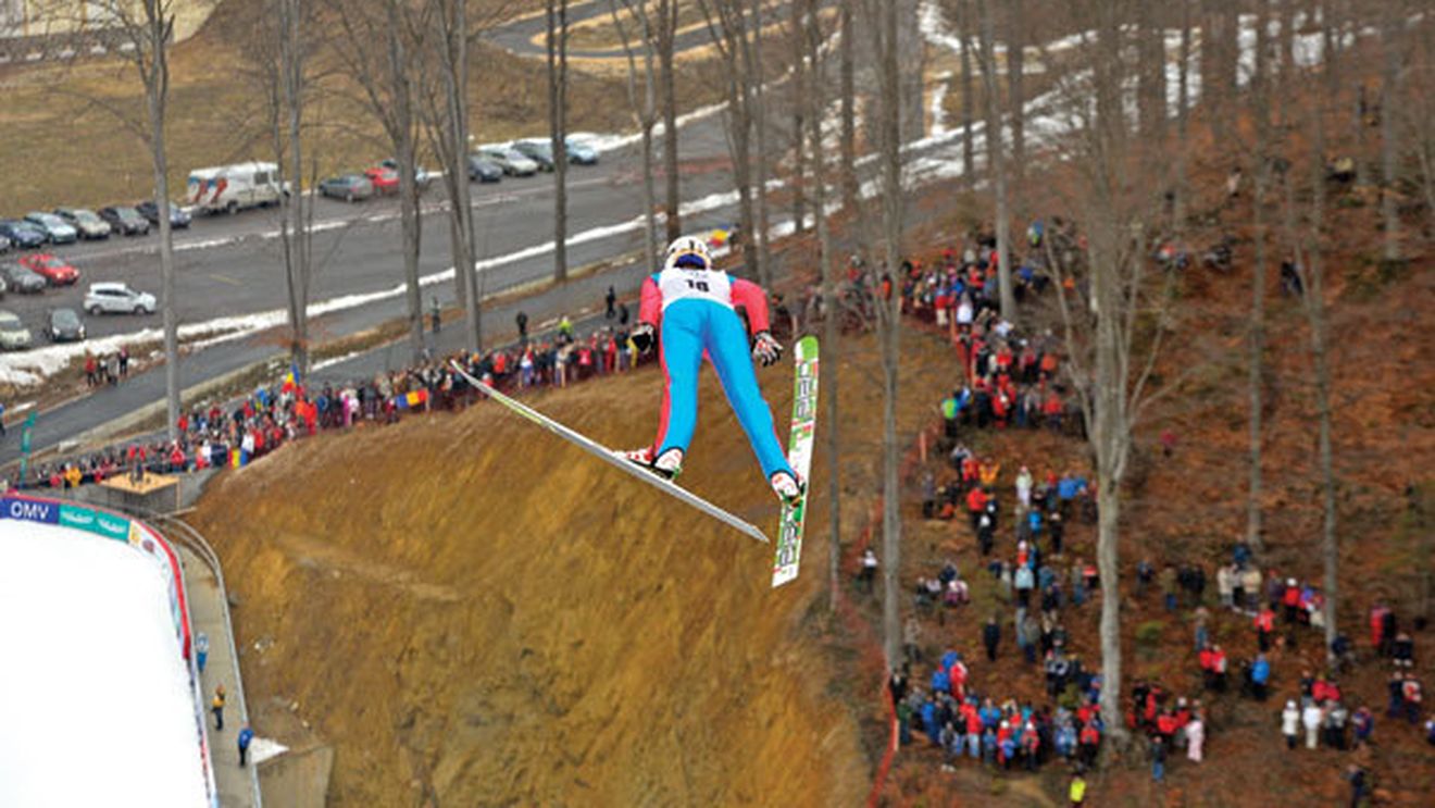 Zăpada vine cu "Dorel"!** Organizatorii au cărat 'materialul' pentru concursul de sărituri cu 30 de camioane