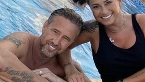 Anamaria Prodan vrea să continue relația cu Laurențiu Reghecampf, chiar dacă nu îi va mai fi soție! Ce soluție a găsit impresara pentru a rămâne alături de antrenorul Universității Craiova: „N-am resentimente!”