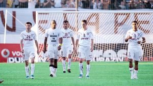 Se coace încă o revoltă?** Rapidiștii se tem de o nouă țeapă și i-au cerut garanții lui Copos: "Ar putea să nu vadă nimic" Răspunsul a provocat supărare în Giulești