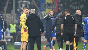 FCSB rămâne FCSB. Florin Tănase, singurul fotbalist care a fost asaltat pentru autografe la priveghiul lui Mircea Lucescu