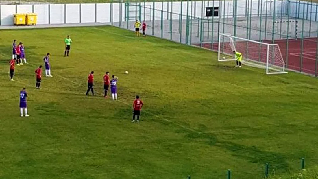 Distracție la al doilea amical câștigat de ASU Politehnica.** Atacanții își dădeau indicații la penalty-uri. Analiza lui Petruescu