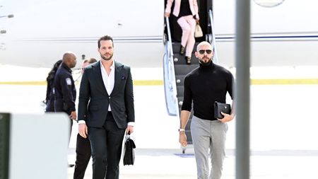 Cum arată vila de 22.000.000 de dolari unde s-au izolat Andrew Tate, fostul luptător MMA, şi fratele său Tristan, după fuga din România