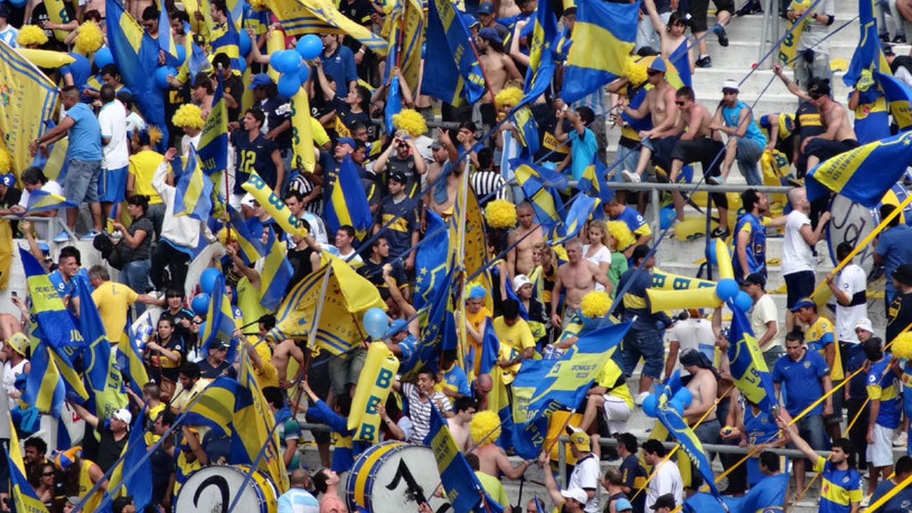 I-au confundat cu echipa rivală. Fanii celor de la Boca Juniors au lovit cu pietre autocarul favoriților lor