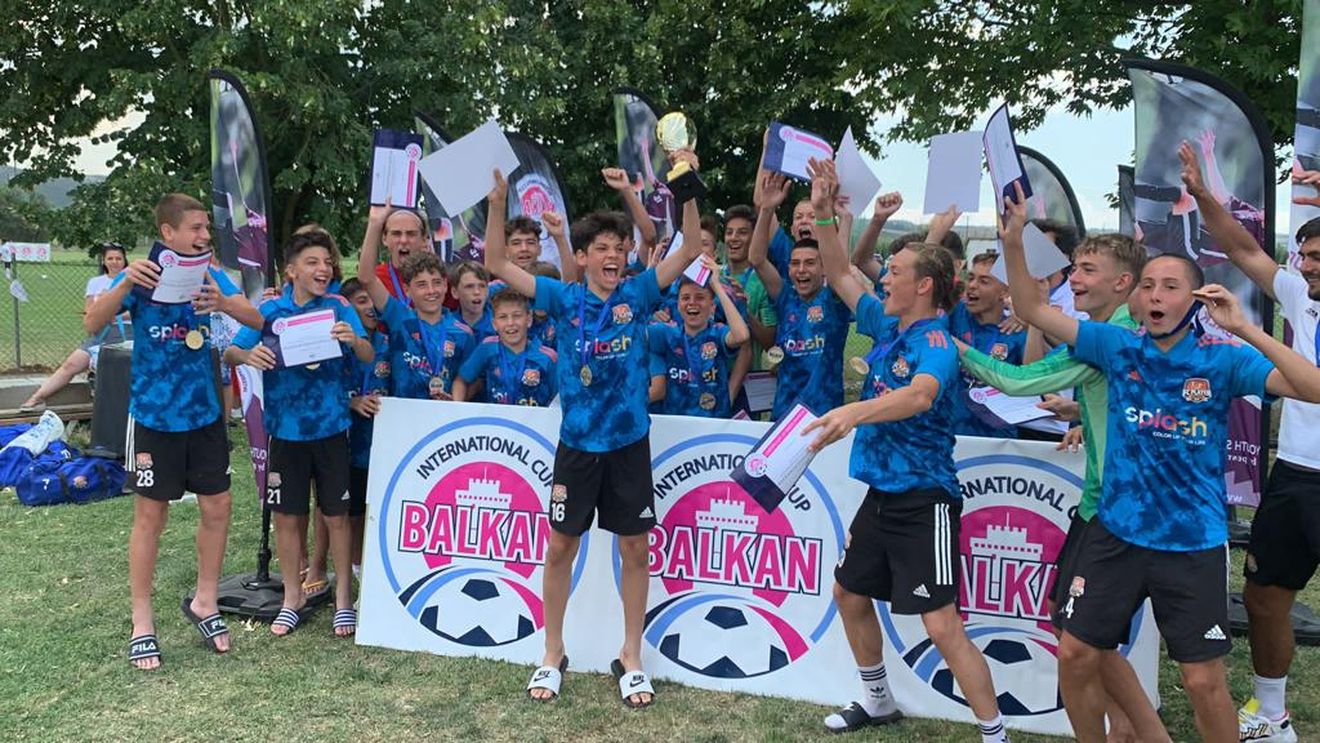 Istoria echipei private FC Player care dă 8 jucători la lotul național Under 15! Are bază sportivă construită de la zero în care s-au pompat peste 2 milioane de euro | SPECIAL