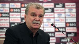 A început derby-ul!** Gigi a zis că își taie capul dacă dă Surdu gol, "Vamă" îl salvează pe stelist: "Mai bine taie..."