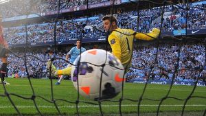 Serie de foc. Manchester City își joacă titlul în deplasările cu Manchester United și Arsenal. Primul episod, azi pe "Old Trafford"