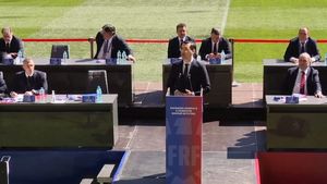 Reacții din lumea fotbalului după ce Răzvan Burleanu și-a anunțat candidatura pentru un nou mandat la șefia FRF: „O să stea acolo cât vor mușchii lui”